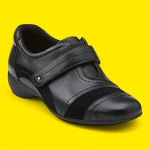 Clarks Noreen Way Black Leather